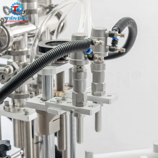 Máy chiết rót và đóng nắp chai tự động CHS-50