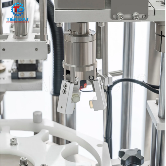 Máy chiết rót và đóng nắp chai tự động CHS-50